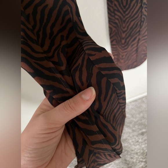 NWT Lovers & Friends Fai Trouser Pant in Jules Tiger Print Women’s Size XS - Picture 4 of 16